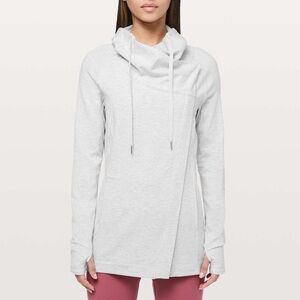 Lululemon Coast Easy Wrap
Heathered Core Ultra Light Grey
Size 2